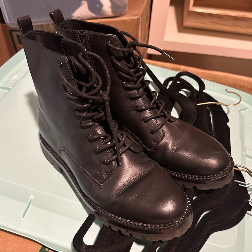 LIKE NEW Vince weatherproof boots